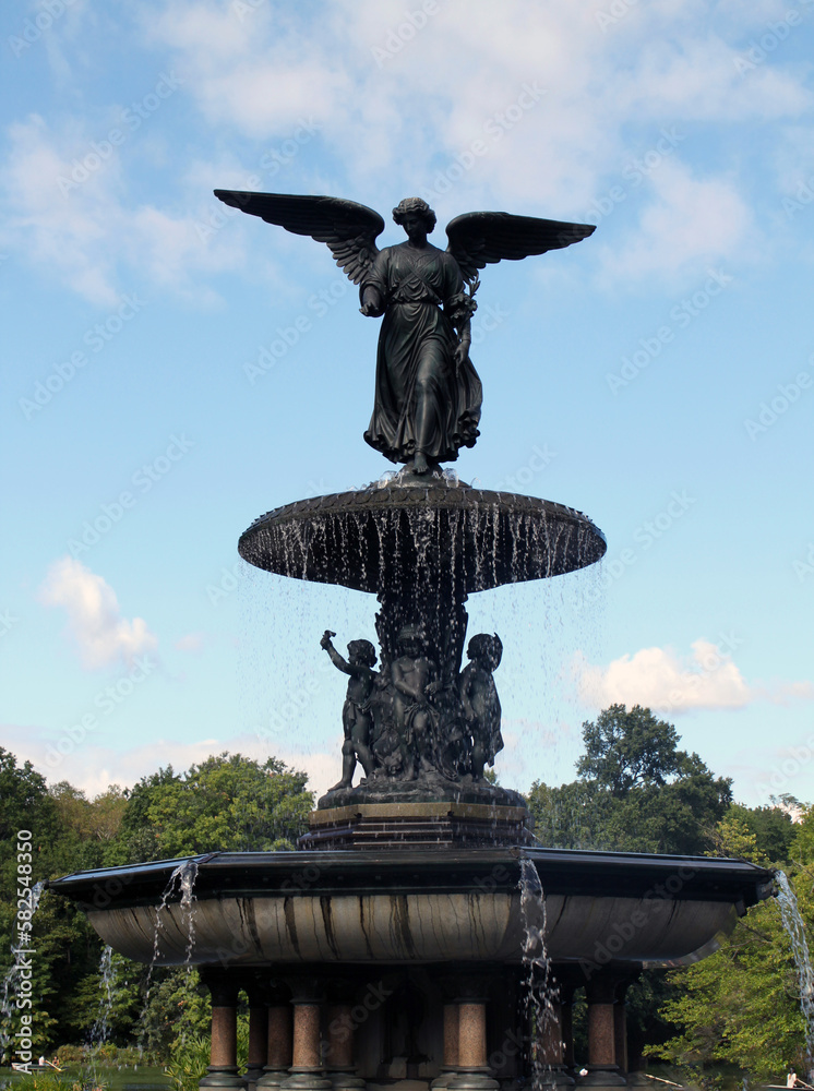 Naklejka premium La statue d'ange de la fontaine de Bethesda