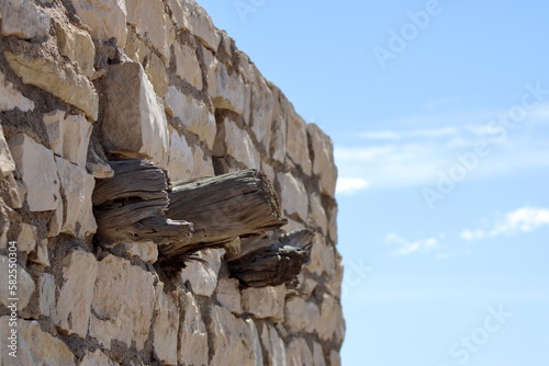 vigas on stone masonry