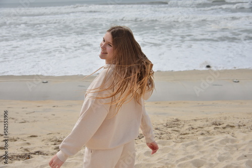 girl on the beach dance