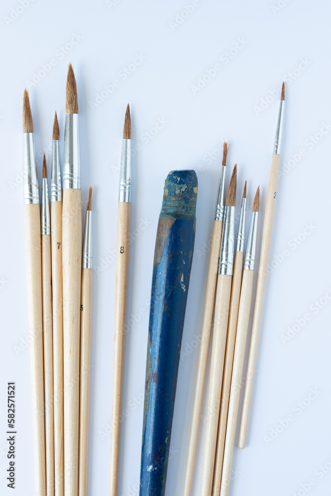 paint brush without bristles and set of small brushes paint brush without bristles and set of small brushes