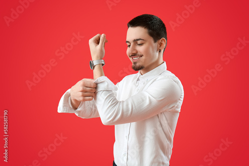 Young businessman rolling u...