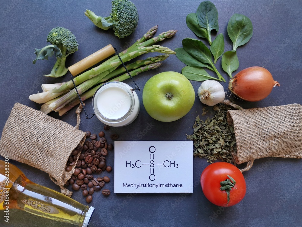 Foto de Foods high in methylsulfonylmethane with chemical structural