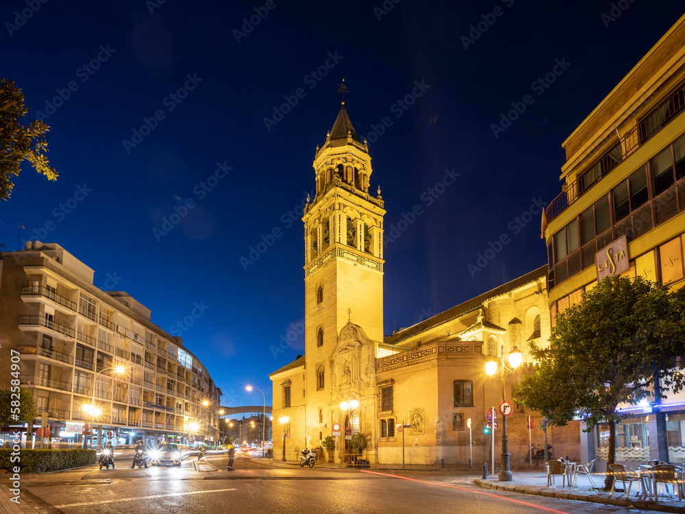  La Encarnación square at night, with Parroquia de San Pedro Apóstol church in the background