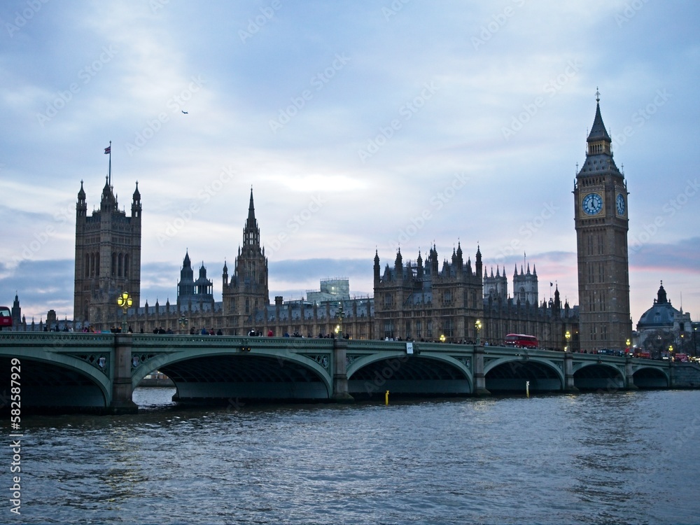 Fototapeta premium Big Ben looms over the Westminster Bridge and the Palace of Westminster, home of the UK parliament.