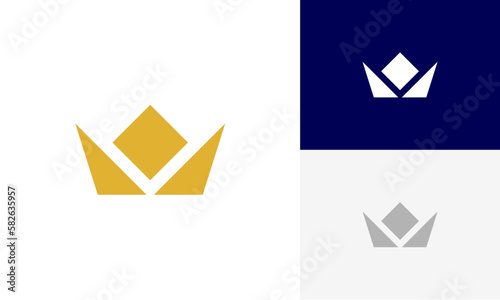 simple crown logo design vector