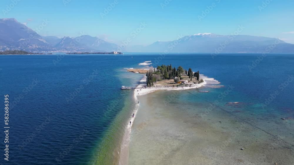 Isola dei conigli raggiungibile a piedi, mago di garda, marzo 2023