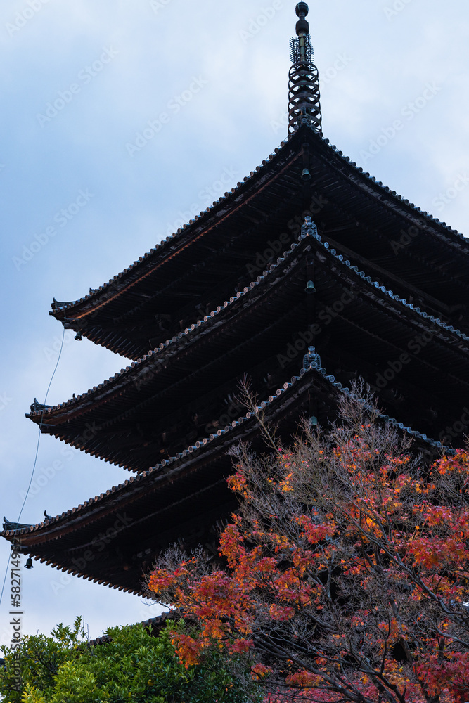 日本　京都府京都市の街中にある法観寺の五重塔　八坂の塔