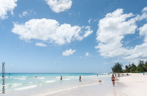 Fototapeta Naklejka Na Ścianę i Meble -  Beach in Barbados and Caribbean Sea. Full of People