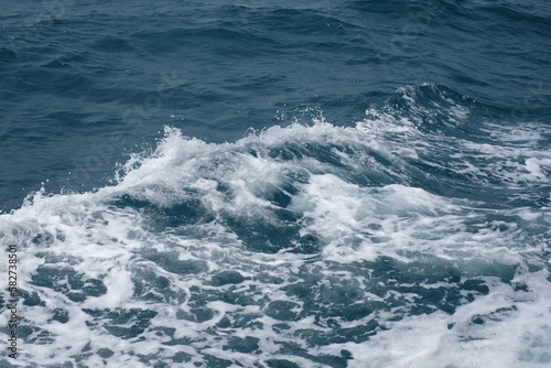wave of the sea © PotPixel