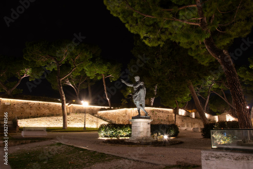 Giardini del Pincio Fano di notte - Busto Cesare Ottaviano Augusto