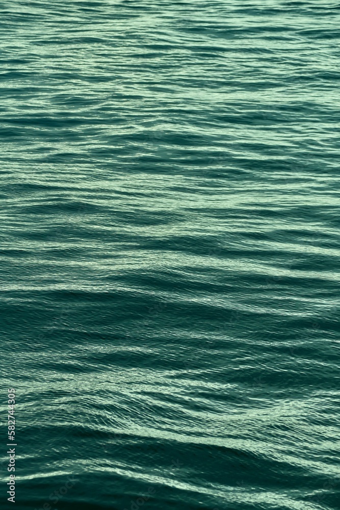 Naklejka premium Beautiful scene of gray sea waves texture, vertical shot