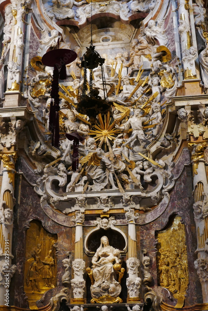 Autel baroque de la cathédrale de Tolède. Espagne