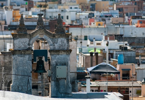 High-angle of Salento cityscape on a sunny day, Apulia © Simone Padovani/Wirestock Creators