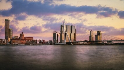 Fototapete Erasmusbrücke Rotterdam Erasmusbrücke im Sonnenuntergang  © Bart Ros/Wirestock Creators