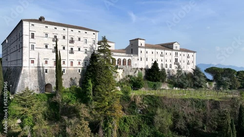 Abbazia di Montecassino, Cassino, Lazio, Italia. vista panoramica aerea con drone. photo