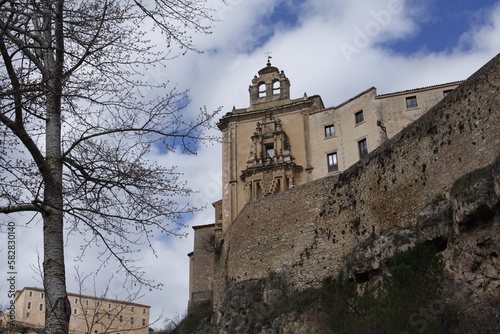 Rincones de la centenaria ciudad de Cuenca, España photo