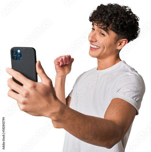 Fotografiet Capturing a smile: Young man taking a selfie.