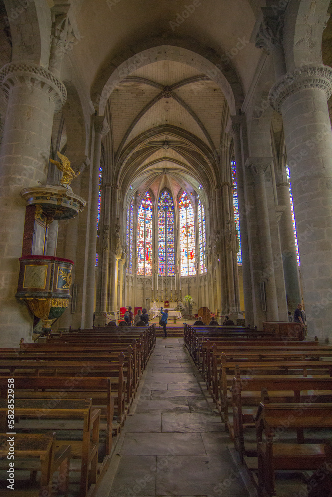 Iglesia de San Vicente en Carcassone.