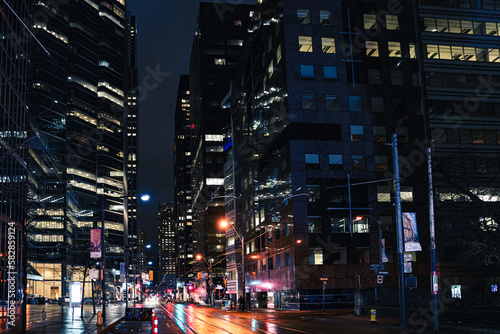 Fototapeta Naklejka Na Ścianę i Meble -  Traffic in Toronto at night