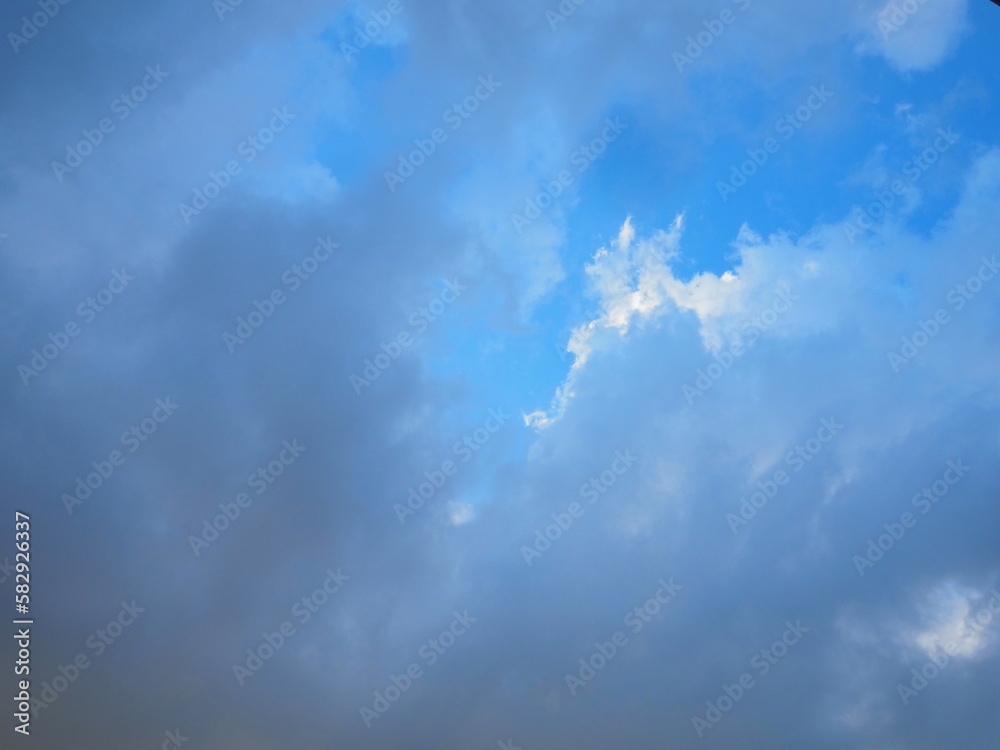 Obraz premium Beautiful cloudscape in stormy day. Wallpaper and desktop heaven concept. 