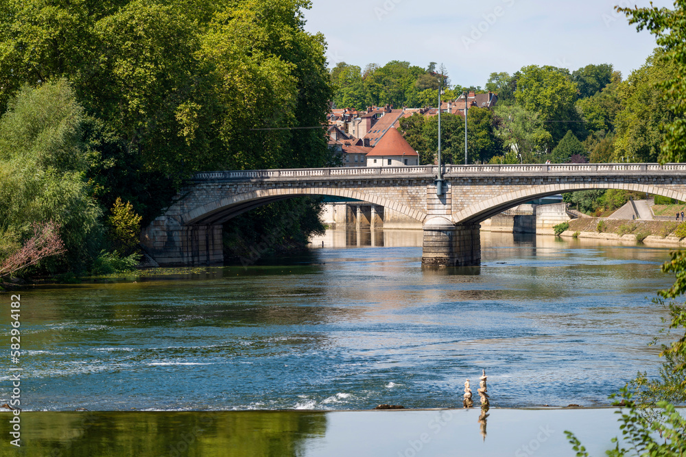 Balade le long de la rivière Doubs à Besançon