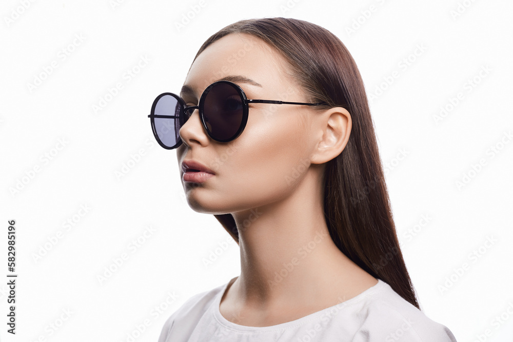 fashion portrait of Beautiful woman in sunglasses