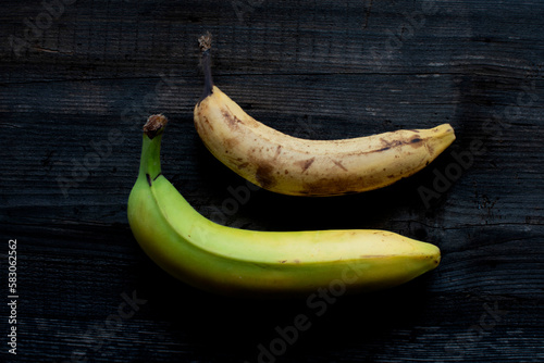 Banane mûre et banane verte, prise de vue en studio