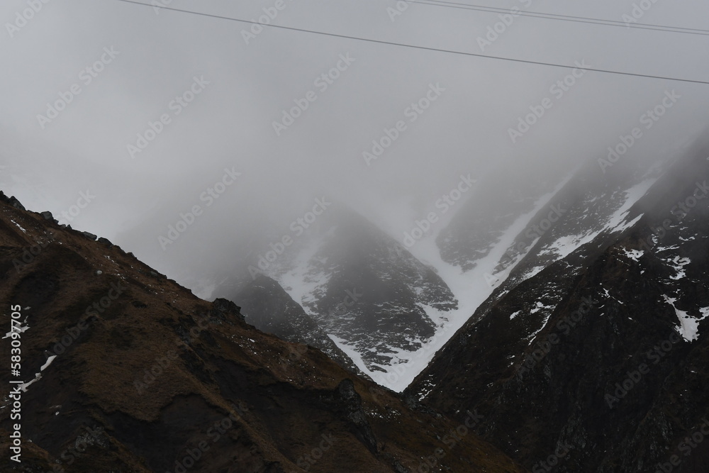 Les montagnes du puy de sancy au mont-dore en auvergne en france pendant l'hiver