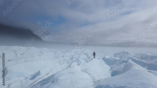 Tarde nubosa de glaciar