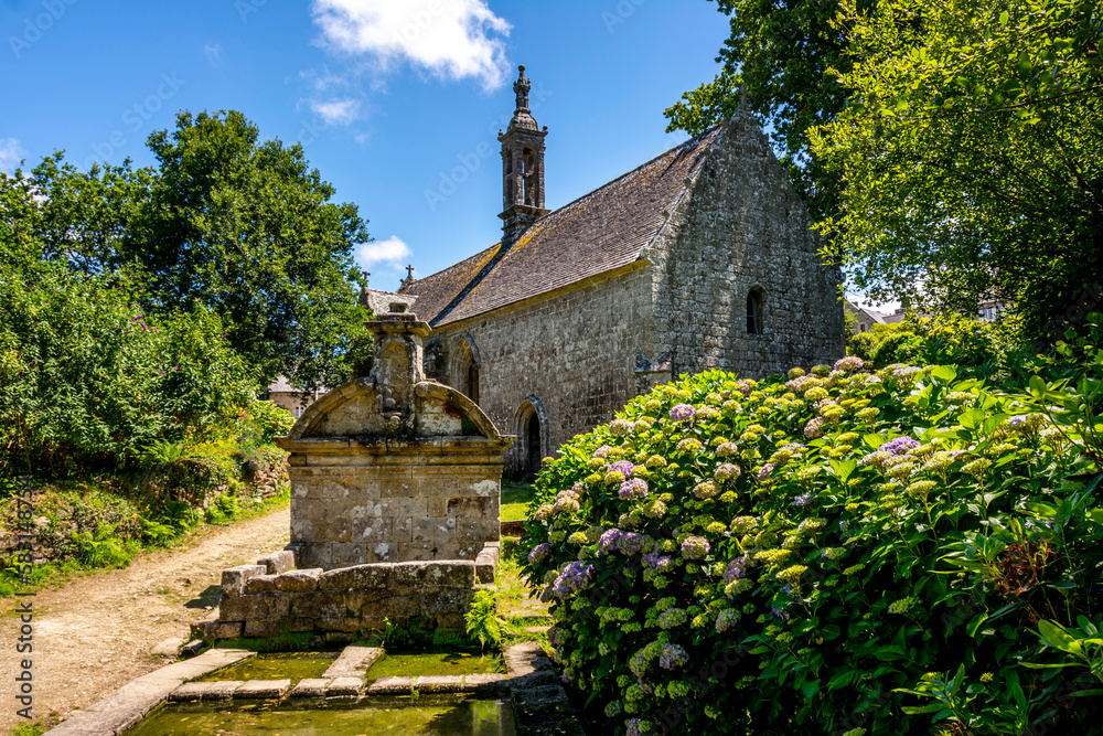  La Chapelle ND de Bonne-Nouvelle du village de Locronan un des plus beaux villages de France , Finistére, Bretagne, France