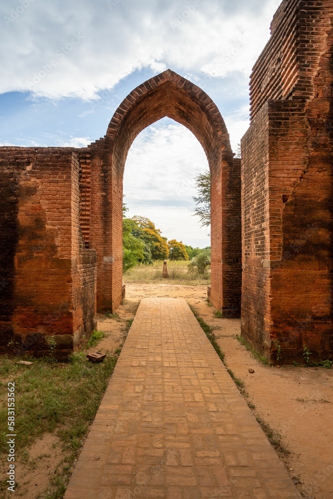 Obraz premium Brick Archway of an Unfinished Temple in Bagan, Myanmar (Burma).