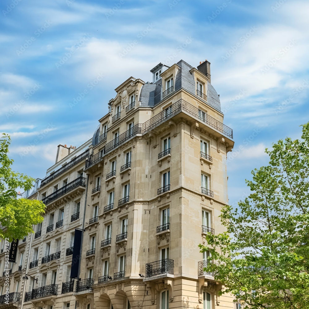 Fototapeta premium Paris, typical facades 
