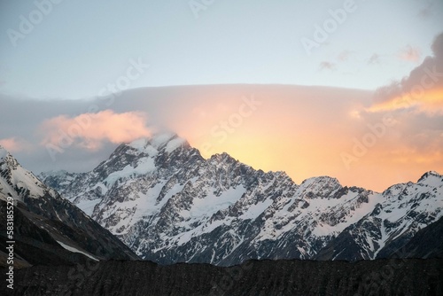 Fototapeta Naklejka Na Ścianę i Meble -  Windswep Mt Cook Sunrise