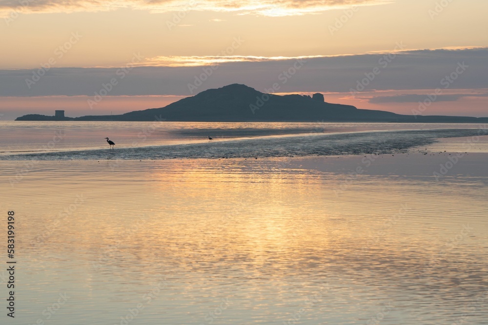 Obraz premium Mesmerizing view of a beautiful seascape at scenic sunset