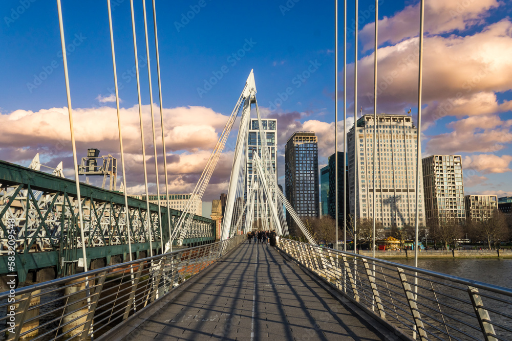 Obraz premium All the beauty of the City of London, financial center, bridges, buildings, and views from the sky of the United Kingdom