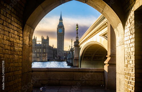 Canvas Print Elizabeth Tower at the Houses of Parliament at sunset