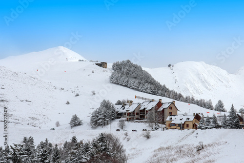 Occitanie - Hautes-Pyrénées - Peyragudes - Balestas - Montagnes enneigées