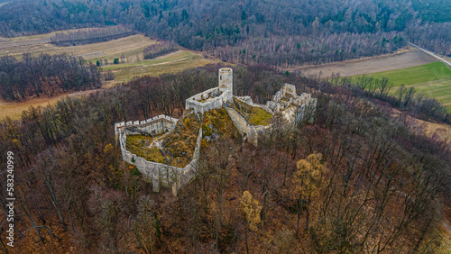 Szlak Orlich Gniazd - Średniowieczny Zamek Pilcza w Smoleniu