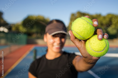 Young Female Tennis Player on a Stunning New Court © Dewald