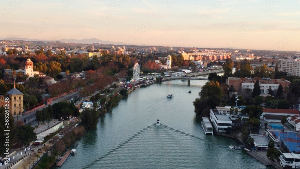 Obraz premium Canal de Alfonso XIII + Boat + Sunset – Sevilla, Spain (Drone photo)