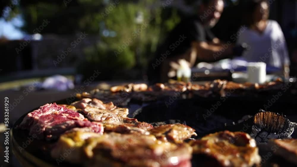 Preparando la carne a la plancha (Slow Motion)
