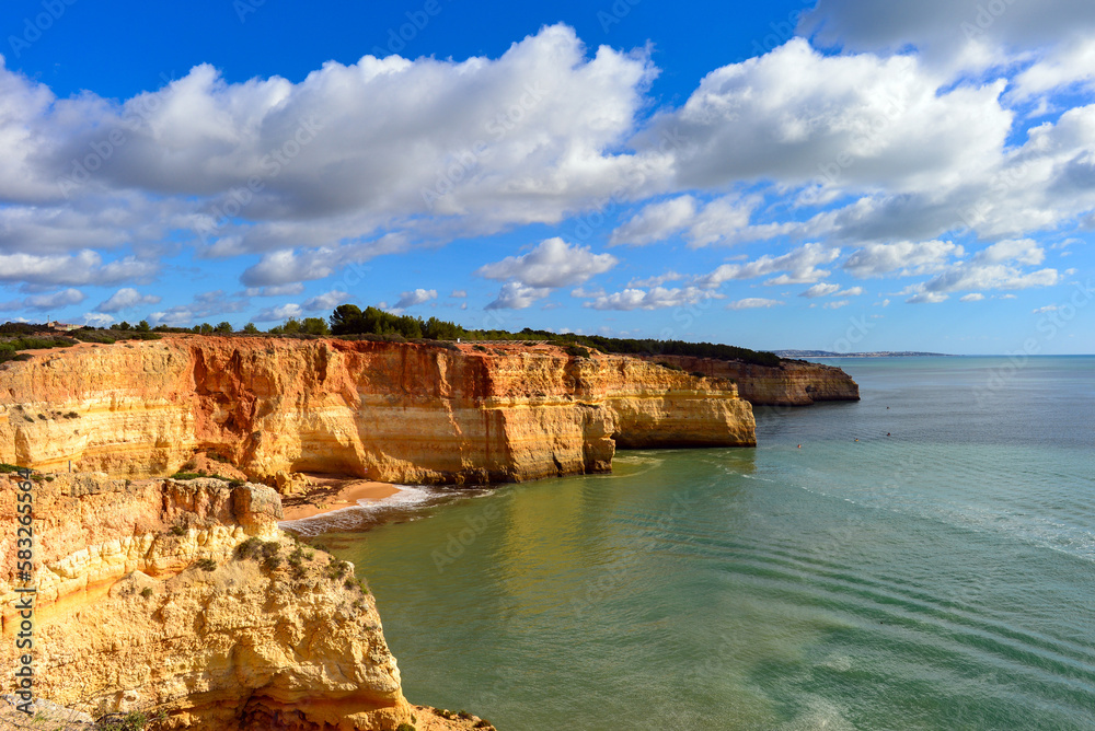 Praia do Carvalho bei Carvoeiro, Lagoa (Algarve, Portugal)
