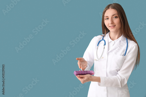 Female doctor with containe...