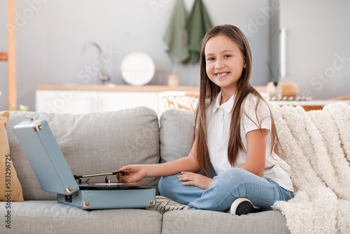 Little girl with record pla...