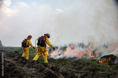 firefighters in action © Joa