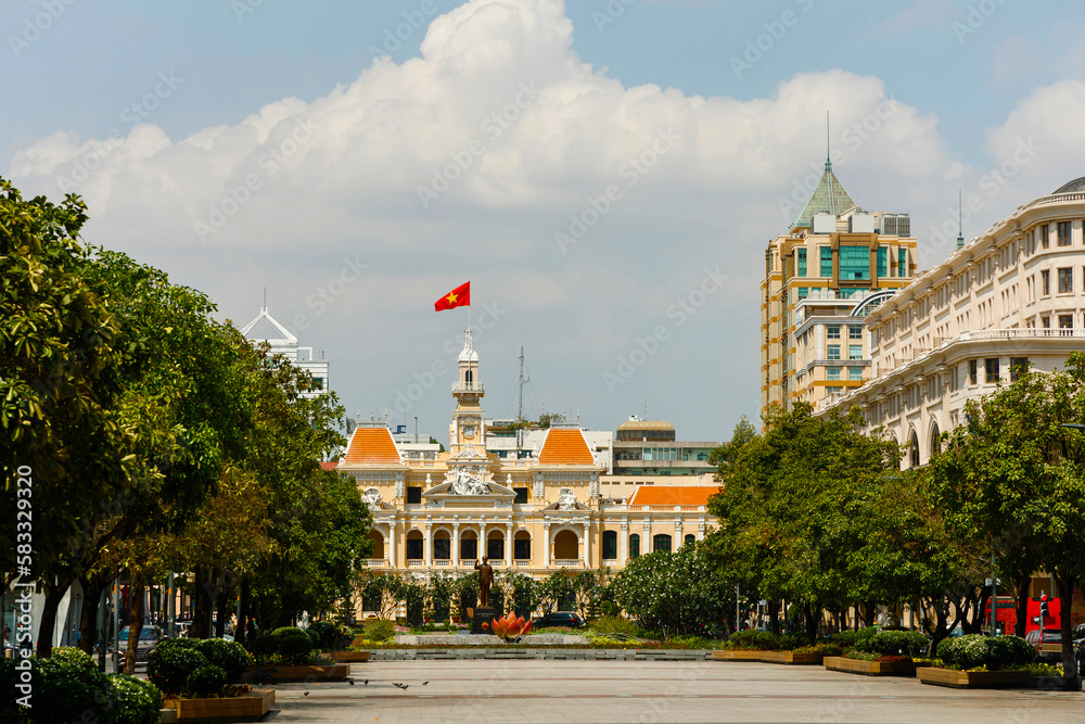 Naklejka premium Ho Chi Minh statue in front of City Hall, is known as Ho Chi Minh City People's Committee Head office Saigon. Popular place to visit in Saigon at day tour. Travel destinations in Vietnam