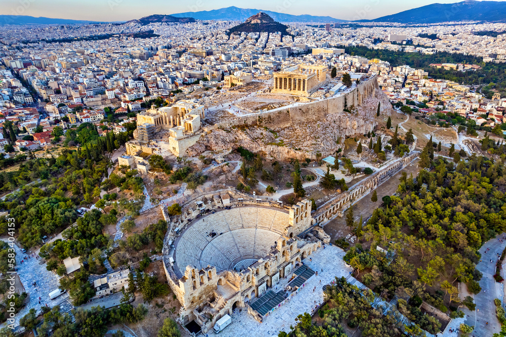 Obraz na płótnie Aerial view of the Acropolis of Athens (Greece). You can also see large part of the city in the background and the Herodeum below. w salonie