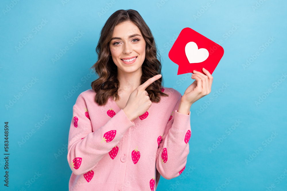 Photo of cheerful shiny lady dressed pink cardigan pointing finger feedback card isolated blue color background Photo of cheerful shiny lady dressed pink cardigan pointing finger feedback card isolated blue color background