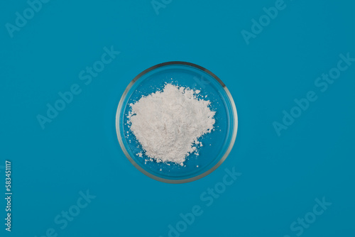 Silicon dioxide powder or Silicon (IV) oxide in Petri dish.