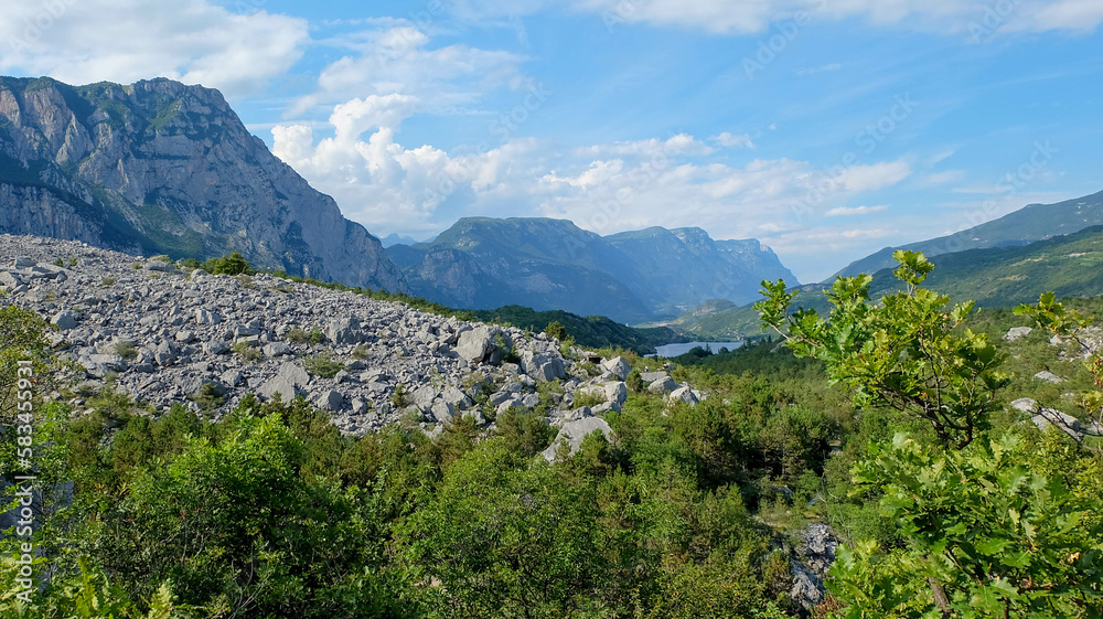 Fototapeta premium Gardasee in Italien Riserva naturale provinciale Marocche di Dro 